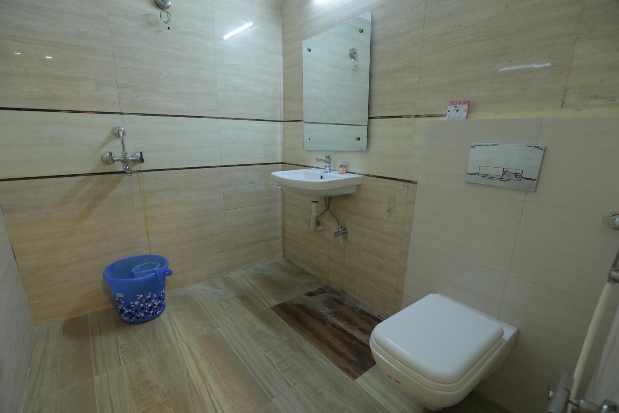 Hotel Red Carpet Tājganj Екстериор снимка