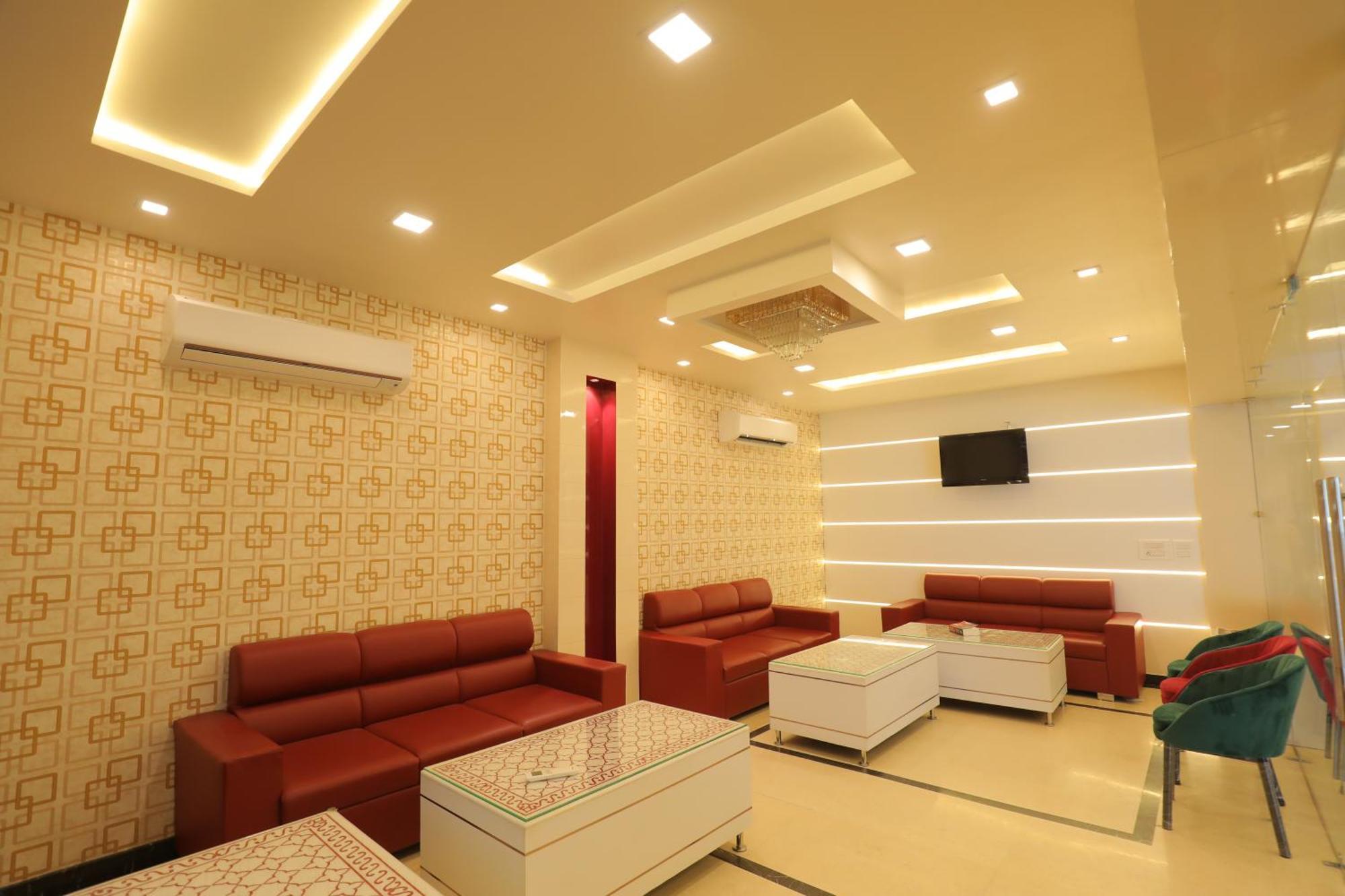 Hotel Red Carpet Tājganj Екстериор снимка