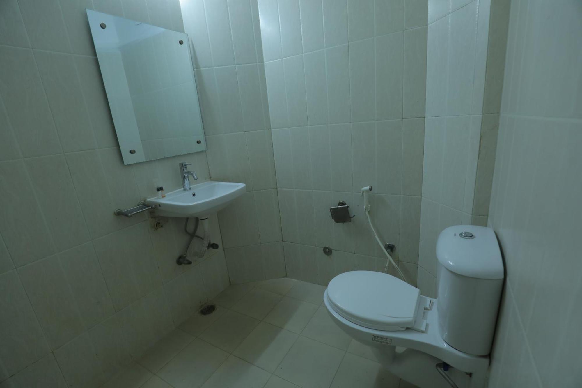 Hotel Red Carpet Tājganj Екстериор снимка